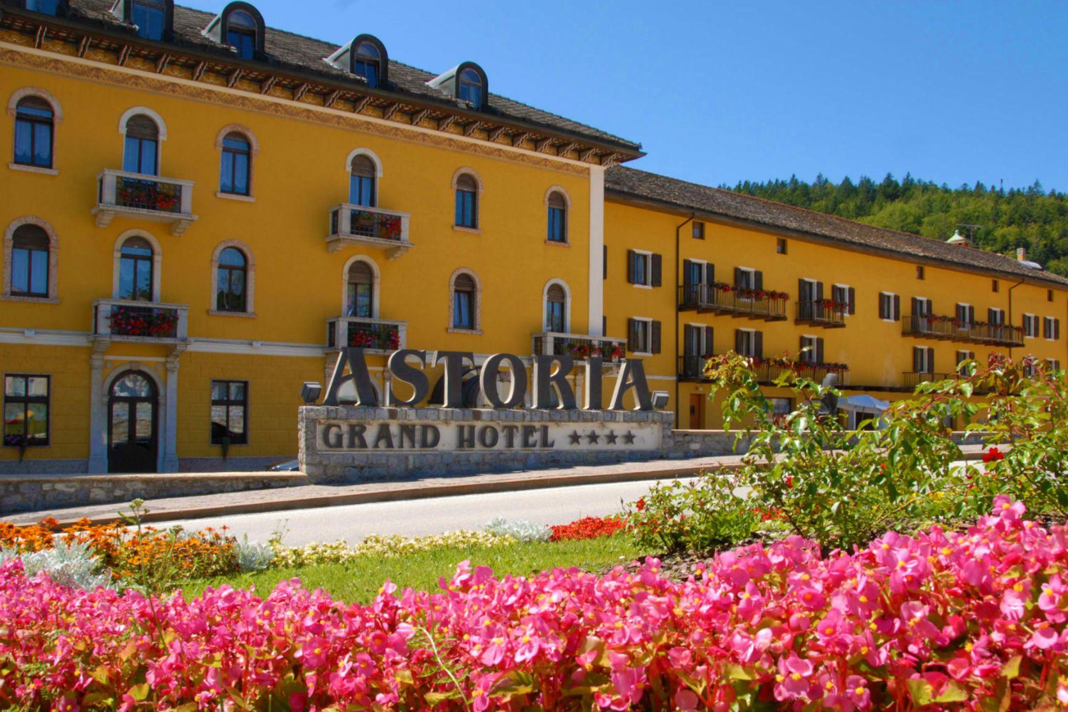 Grand Hotel Astoria ลาวาโรเน ภายนอก รูปภาพ