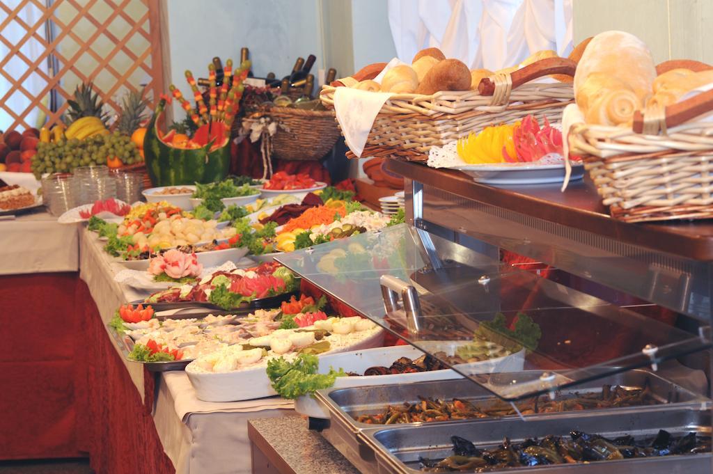 Grand Hotel Astoria ลาวาโรเน ภายนอก รูปภาพ
