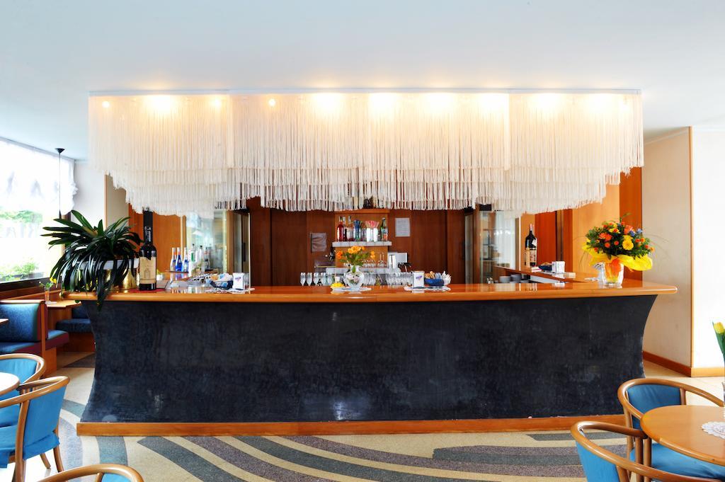 Grand Hotel Astoria ลาวาโรเน ภายนอก รูปภาพ