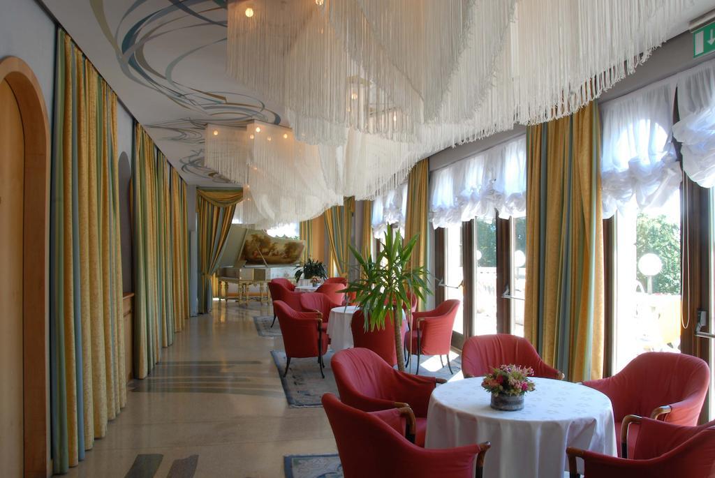 Grand Hotel Astoria ลาวาโรเน ภายนอก รูปภาพ